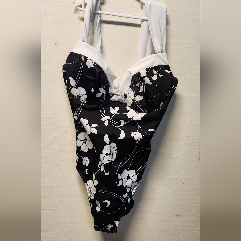 Underwire miraclesuit swimsuit